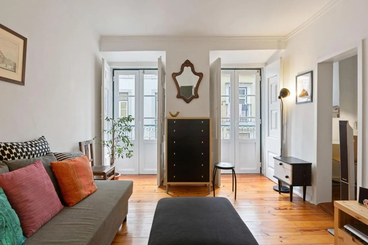 Stunning 1 Bedroom Apartment Near Alfama Lisbon