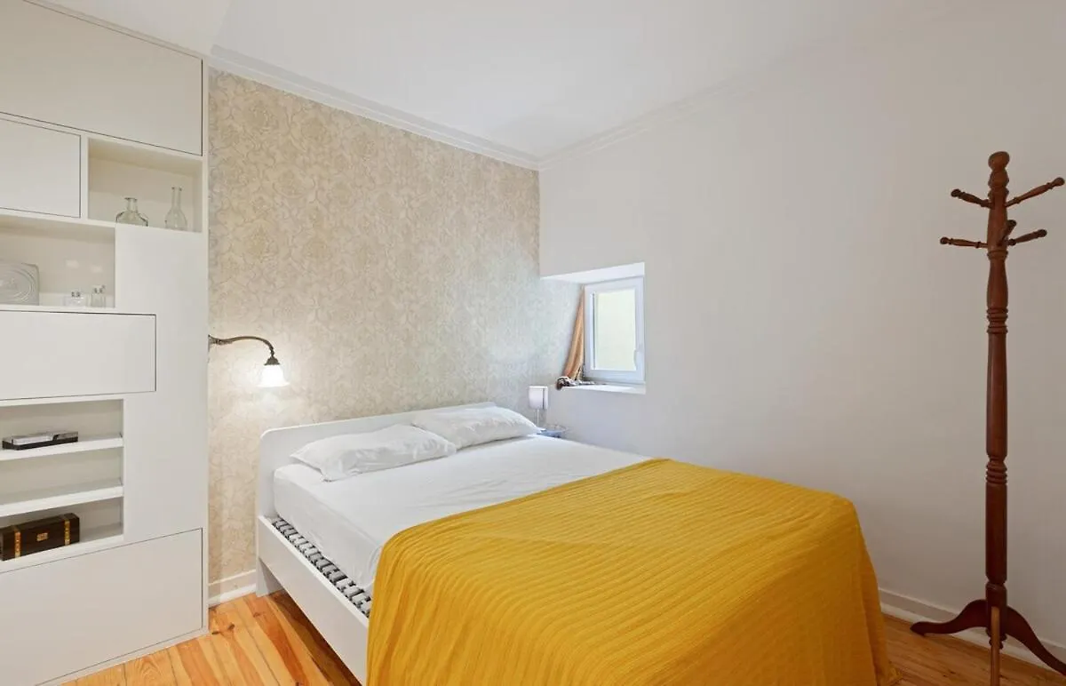 Stunning 1 Bedroom Apartment Near Alfama Lisbon