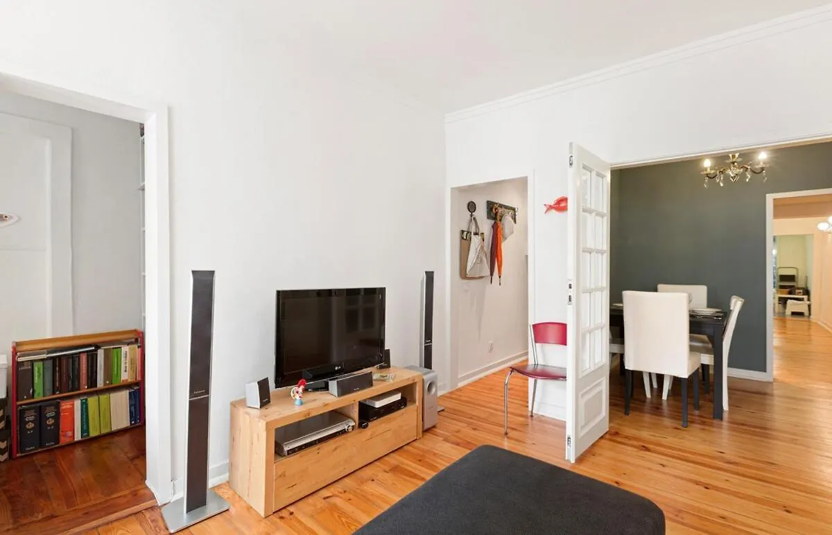 Stunning 1 Bedroom Apartment Near Alfama Lisbon
