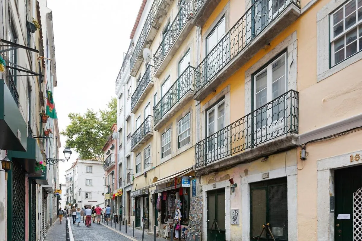 Stunning 1 Bedroom Apartment Near Alfama Lisbon