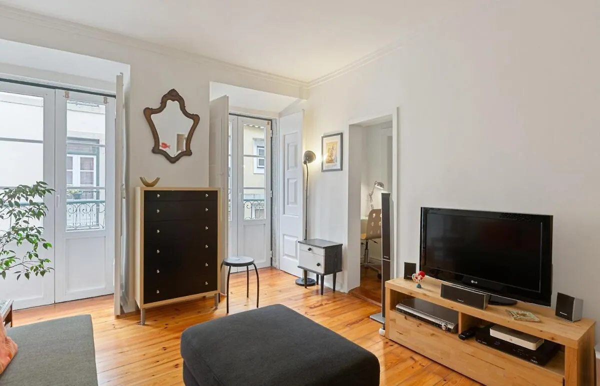 Stunning 1 Bedroom Apartment Near Alfama Lisbon
