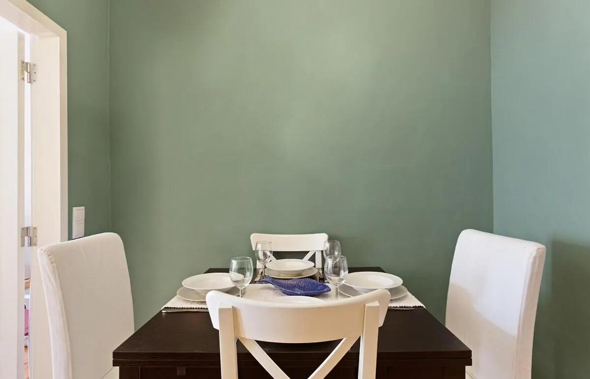 Stunning 1 Bedroom Apartment Near Alfama Lisbon