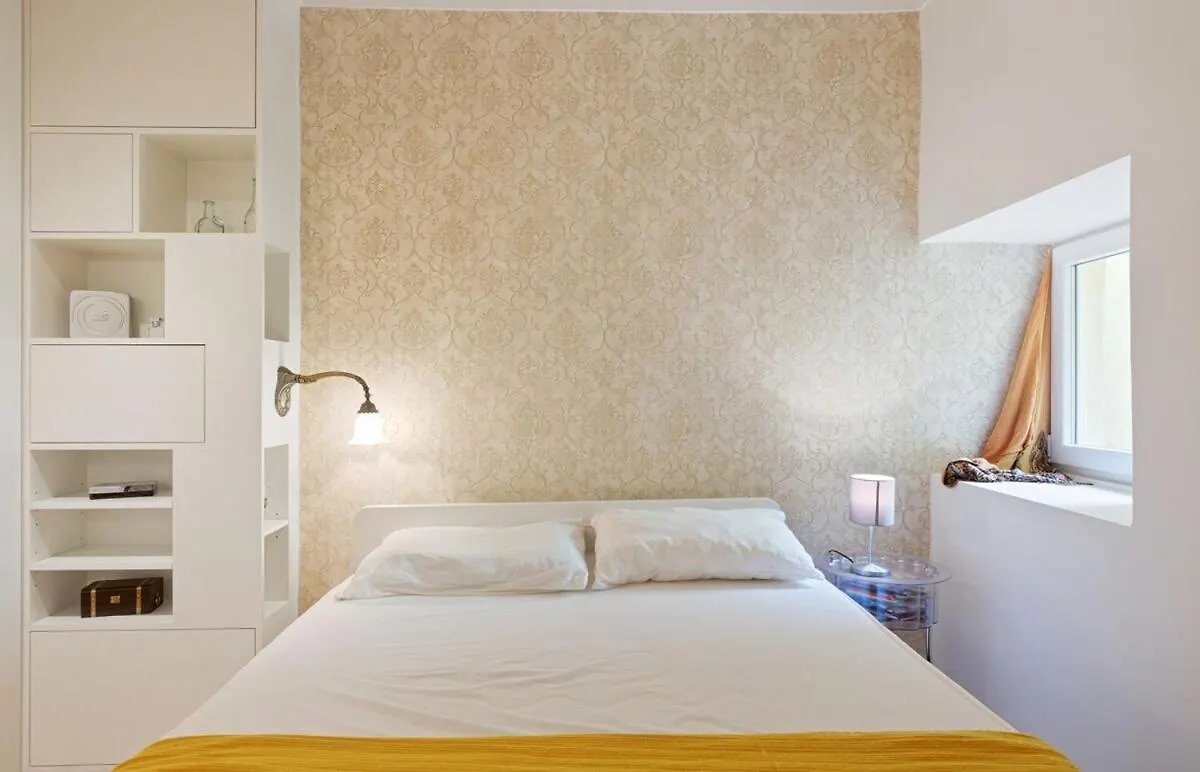 Stunning 1 Bedroom Apartment Near Alfama Lisbon Portugal