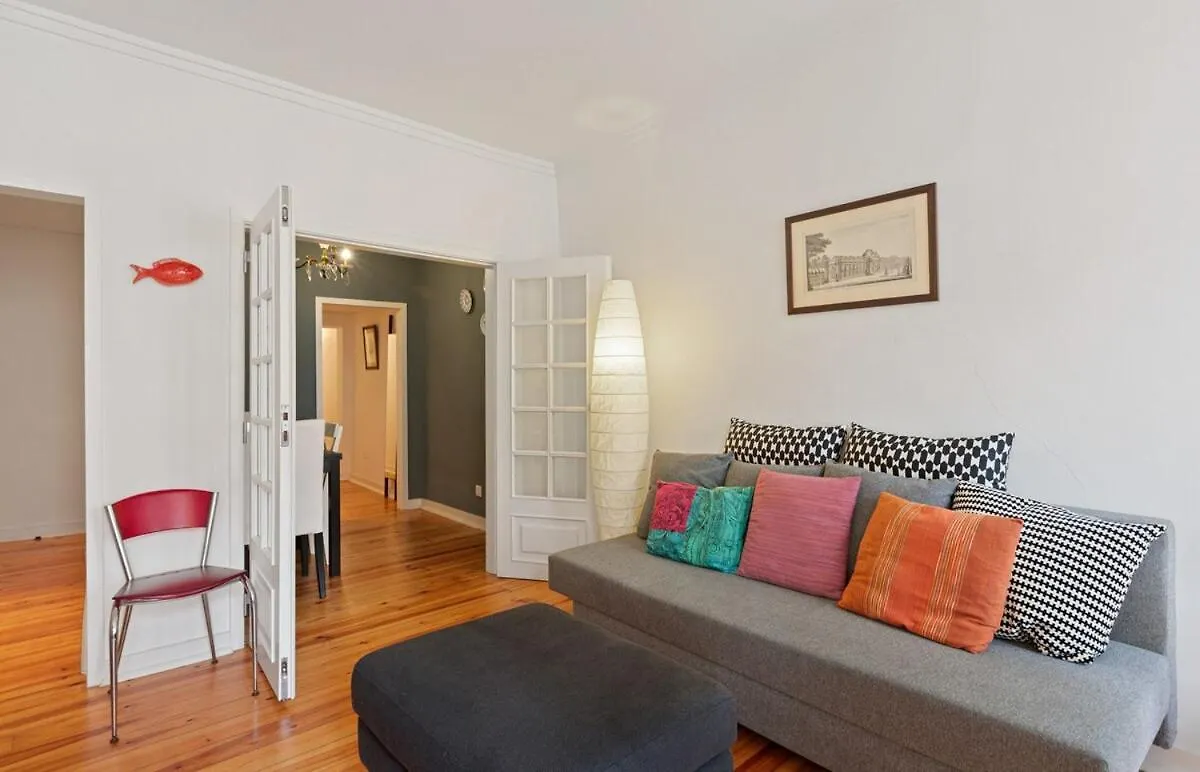 Stunning 1 Bedroom Apartment Near Alfama Lisbon